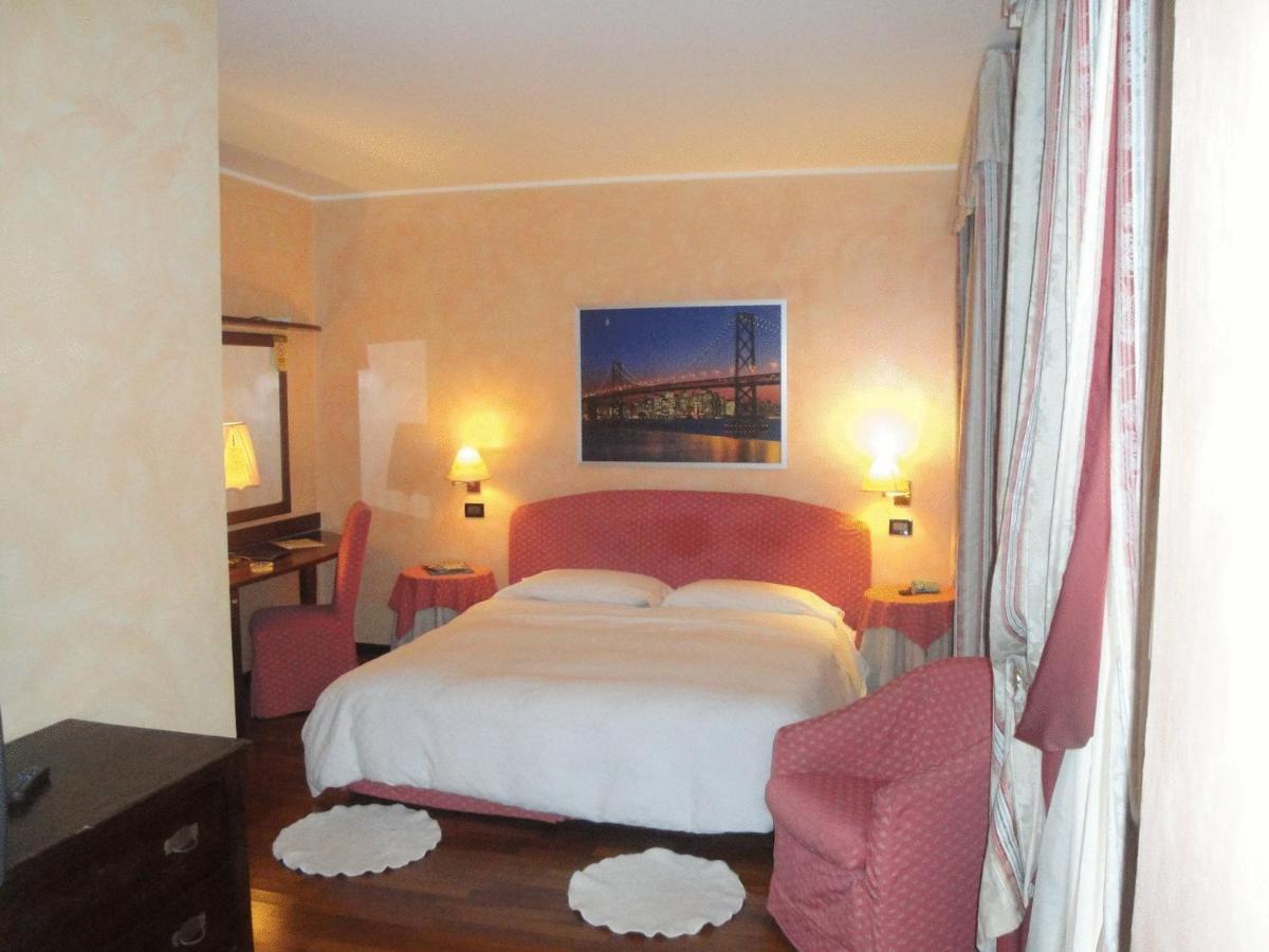 Hotel Due Mondi Turin Room photo